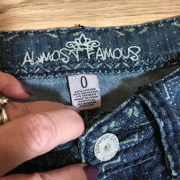Almost Famous Skinny Patterned Jeans Size 0 - Picture 5 of 7